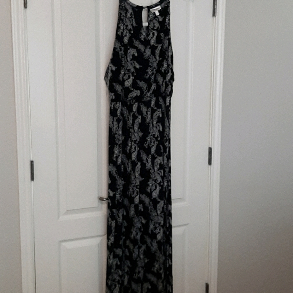 long black and white sleeveless summer dress